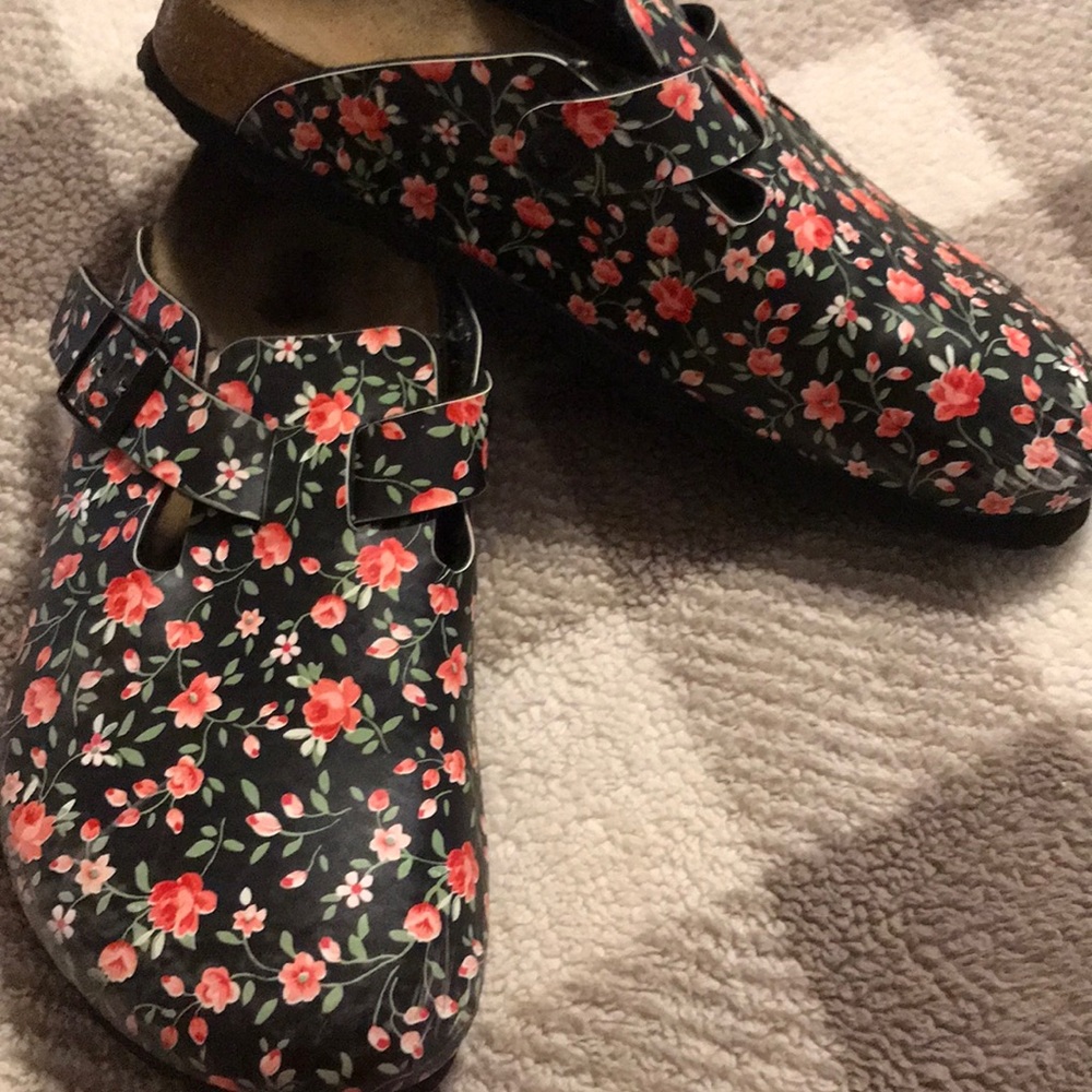 Floral Birkenstock’s